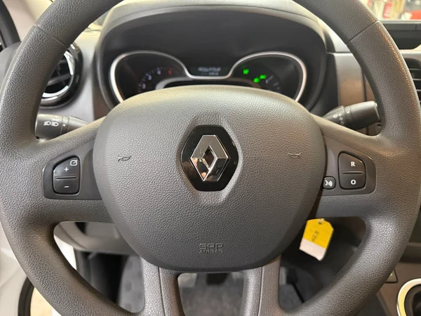 Renault Trafic (2021) — foto 7 van 25