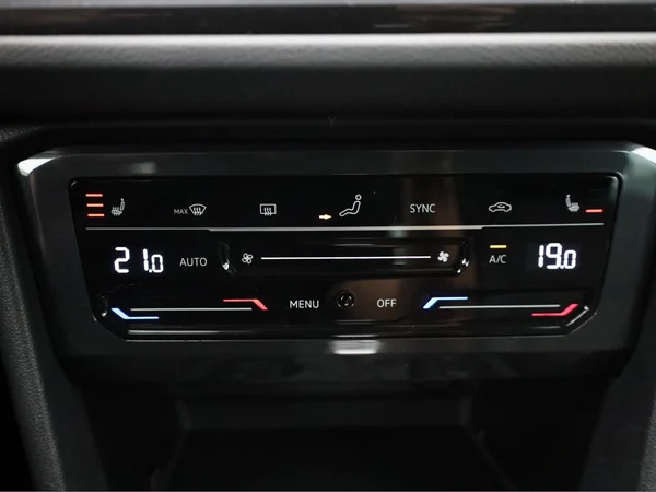 VOLKSWAGEN Tiguan (2021) — foto 9 van 22
