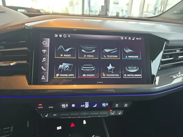 AUDI Q4 Sportback e-tron (2024) — foto 6 van 21