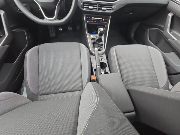 VOLKSWAGEN Taigo (2025) — foto 2 van 24