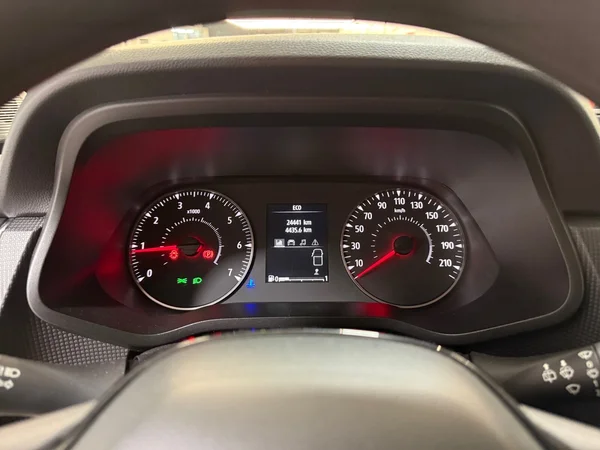 Renault Trafic (2023) — foto 7 van 29