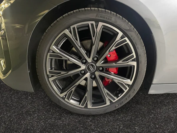 AUDI A6 Avant e-tron (2025) — foto 9 van 13