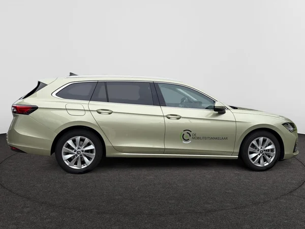 SKODA Superb Combi PHEV (2026) — foto 21 van 24