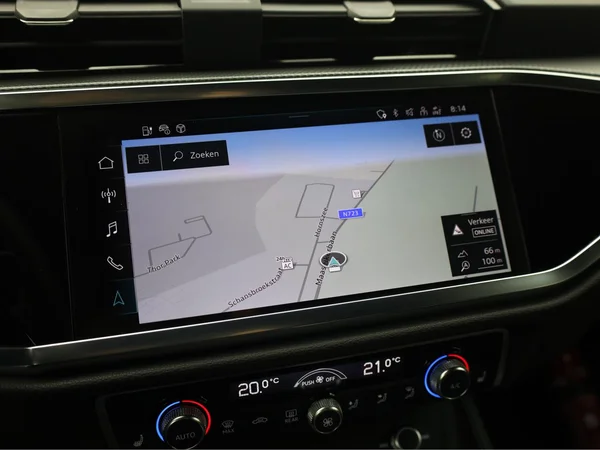 AUDI Q3 Sportback PHEV (2024) — foto 13 van 23
