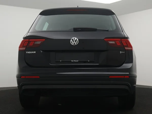 VOLKSWAGEN Tiguan (2019) — foto 20 van 25
