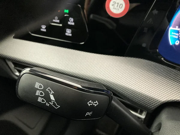VOLKSWAGEN Golf VIII (2025) — foto 9 van 36