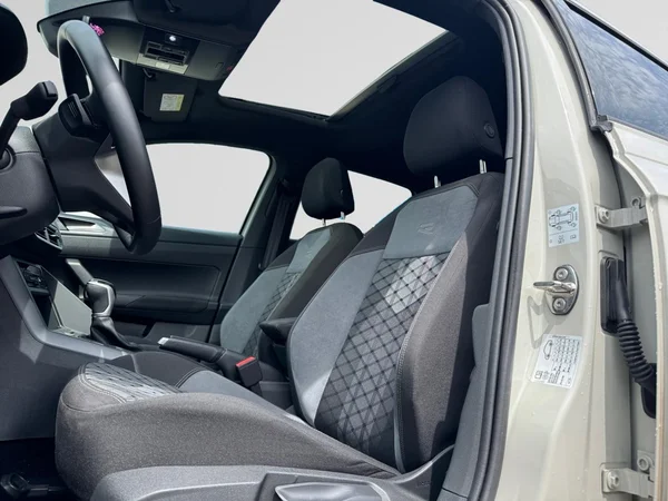 VOLKSWAGEN Taigo (2025) — foto 2 van 24