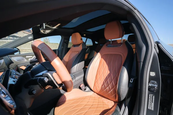 Mercedes-AMG GT (2023) — foto 16 van 48