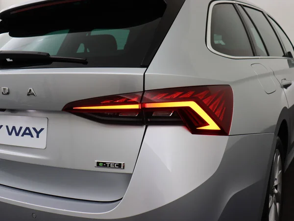 SKODA Octavia Combi (2024) — foto 7 van 18