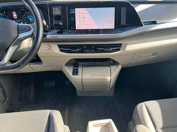 VOLKSWAGEN Multivan T7 eHybrid (PHEV) (2023) — foto 18 van 18