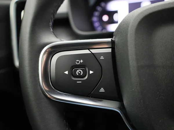 Volvo XC40 (2023) — foto 13 van 39