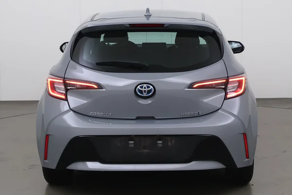 Toyota Corolla Hatchback Hybrid (HEV) (2021) — foto 12 van 17