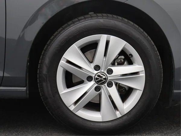 VOLKSWAGEN Golf VIII SW (2025) — foto 6 van 14