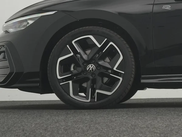 VOLKSWAGEN Golf VIII (2026) — foto 7 van 10