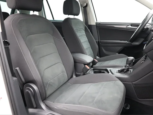 VOLKSWAGEN Tiguan (2017) — foto 17 van 22