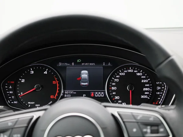 Audi A4 (2023) — foto 2 van 42