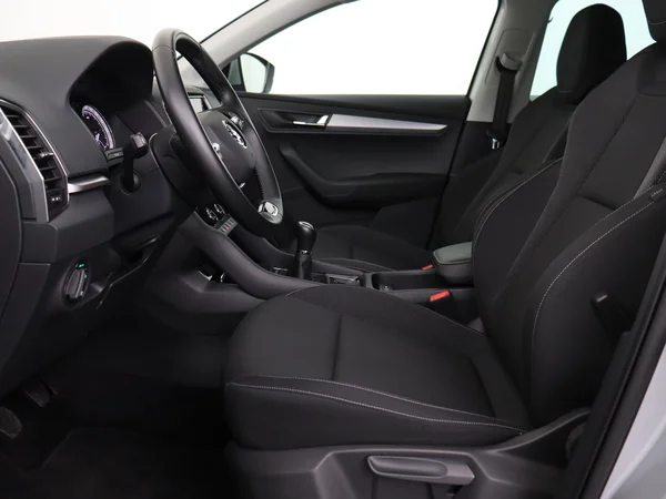 SKODA Karoq (2023) — foto 2 van 27