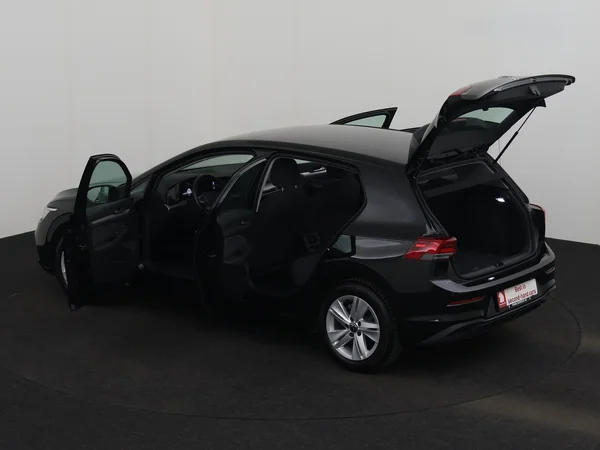 VOLKSWAGEN Golf (2024) — foto 27 van 28
