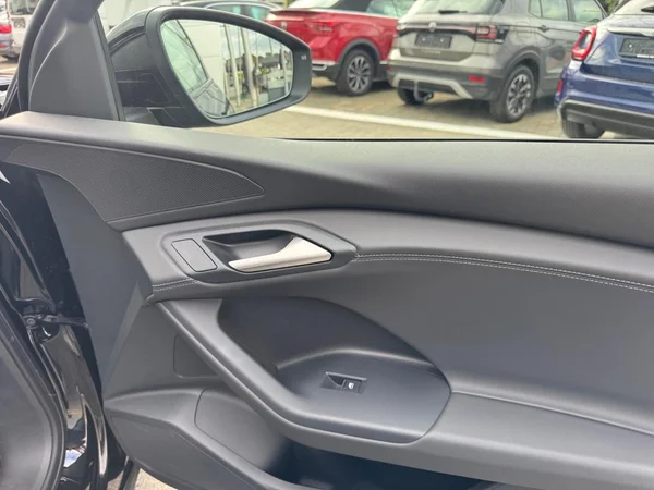 AUDI Q6 e-tron (2025) — foto 9 van 24