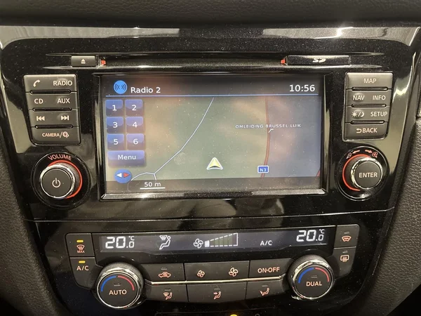 Nissan QASHQAI (2018) — foto 3 van 16