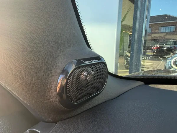 Mini Cooper (2018) — foto 28 van 28