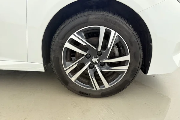 Peugeot 208 (2023) — foto 10 van 18