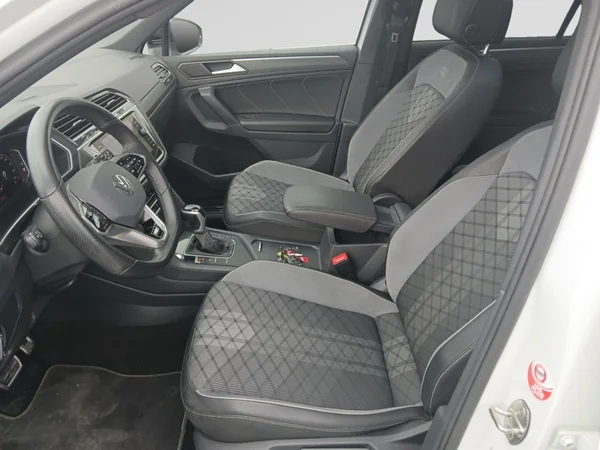 VOLKSWAGEN Tiguan (2023) — foto 17 van 21