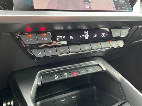 AUDI A3 Sedan (2022) — foto 3 van 21