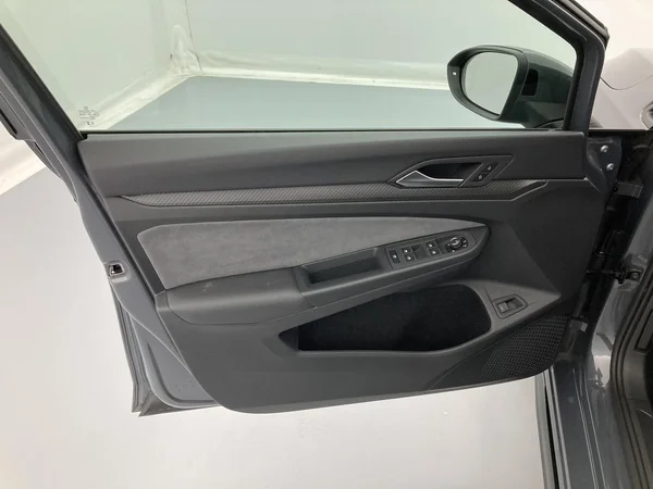 VOLKSWAGEN Golf VIII SW (2024) — foto 21 van 36