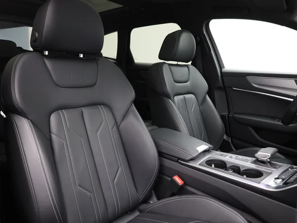 AUDI A6 Avant PHEV (2024) — foto 3 van 23