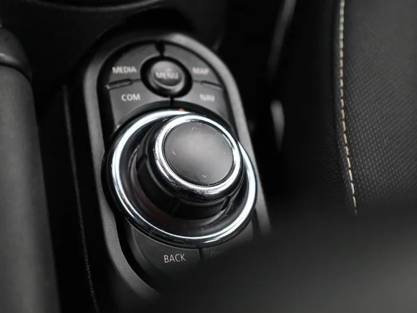 MINI One (2022) — foto 11 van 39