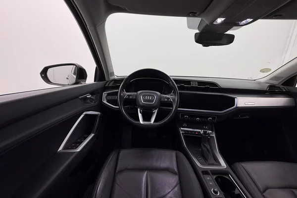 Audi Q3 (2019) — foto 10 van 35