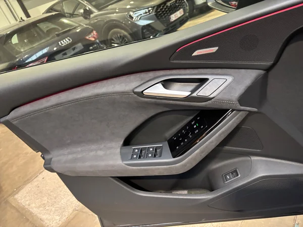 AUDI Q6 e-tron (2024) — foto 5 van 24