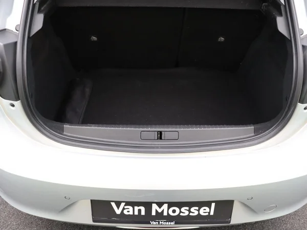 Opel Corsa (2023) — foto 8 van 19