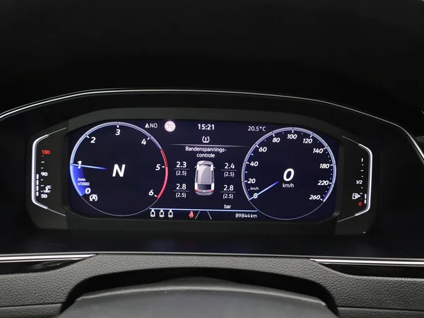 Volkswagen Passat (2022) — foto 10 van 44