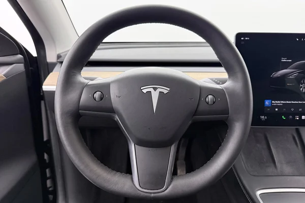 Tesla Model 3 (2023) — foto 8 van 30