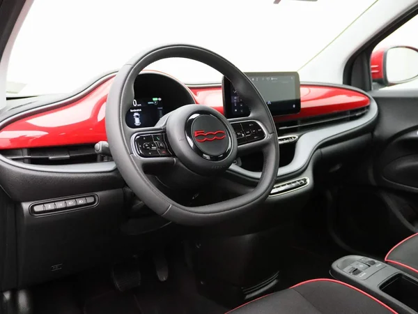 Fiat 500e (2024) — foto 2 van 22