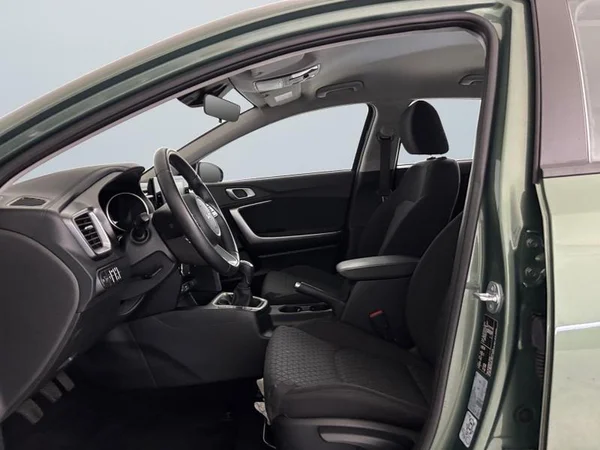 KIA Ceed (2023) — foto 2 van 17