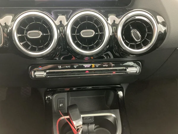MERCEDES-BENZ B 180 (2022) — foto 20 van 36