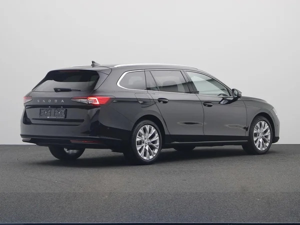 SKODA Superb SW (2024) — foto 12 van 23