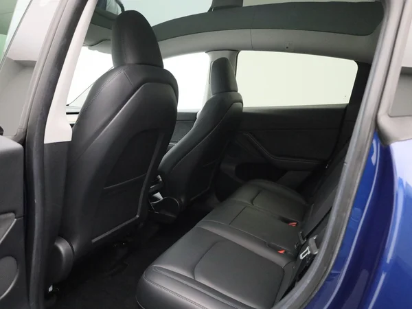 Tesla Model Y (2023) — foto 2 van 52