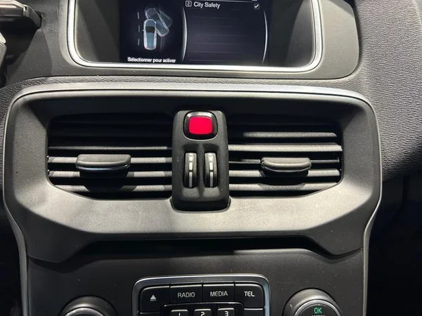 VOLVO V40 (2019) — foto 15 van 31