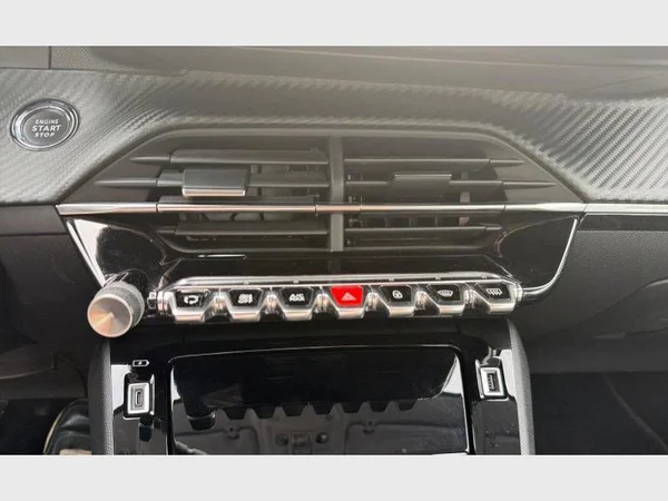 PEUGEOT 208 (2020) — foto 19 van 29