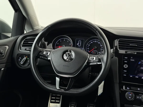 VOLKSWAGEN Golf (2018) — foto 14 van 27