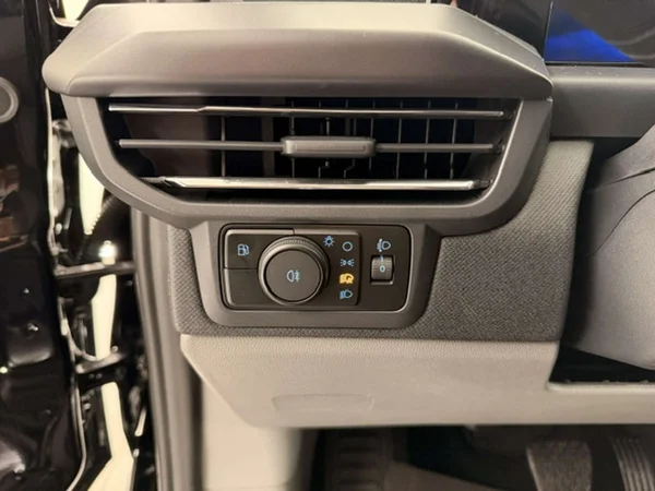 Ford Tourneo Custom — foto 17 van 24