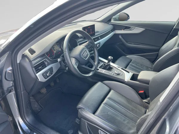 AUDI A4 SW (2017) — foto 2 van 24