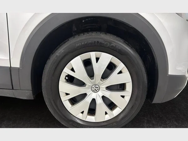 Volkswagen T-Cross (2020) — foto 14 van 15