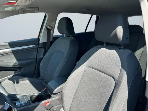 VOLKSWAGEN Golf VIII SW (2023) — foto 2 van 31