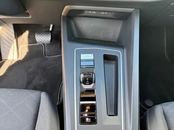 VOLKSWAGEN Golf VIII (2024) — foto 3 van 22