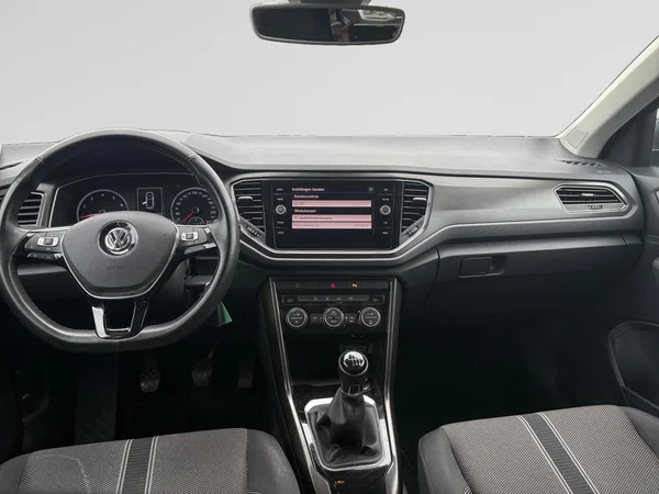 VOLKSWAGEN T-Roc (2020) — foto 2 van 21